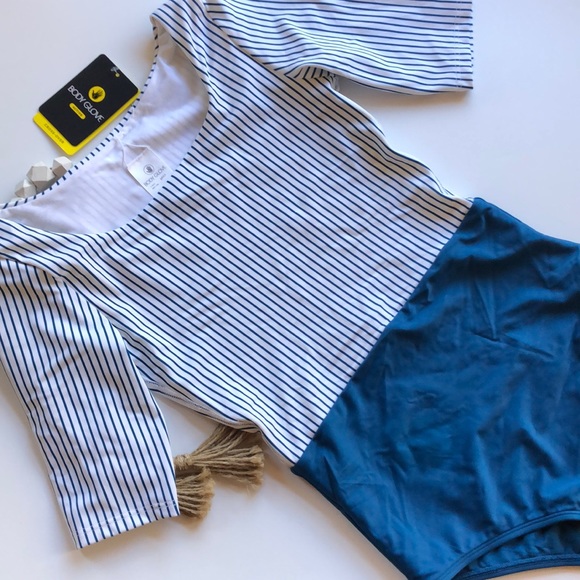 Body Glove | Short Sleeve One Piece Swimsuit in Simply Me - Picture 2 of 9